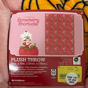 Strawberry Shortcake Plush Throw Blanket - Pink